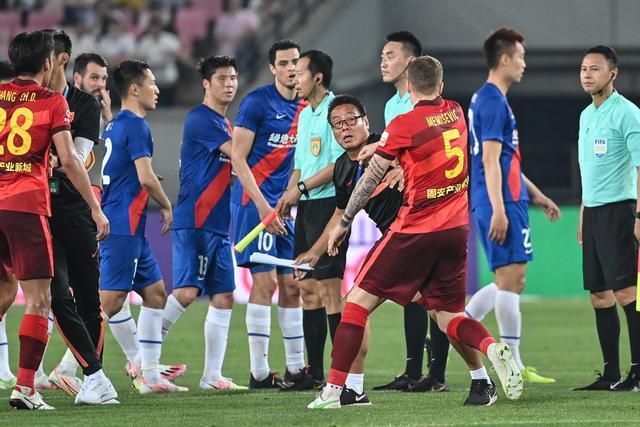 国足热身赛遭痛击，新西兰以3-0完胜中国队